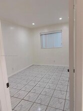 310 NE 58th St in Oakland Park, FL - Building Photo - Building Photo