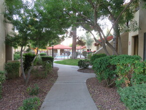 7008 E Gold Dust Ave, Unit 110 in Paradise Valley, AZ - Building Photo - Building Photo