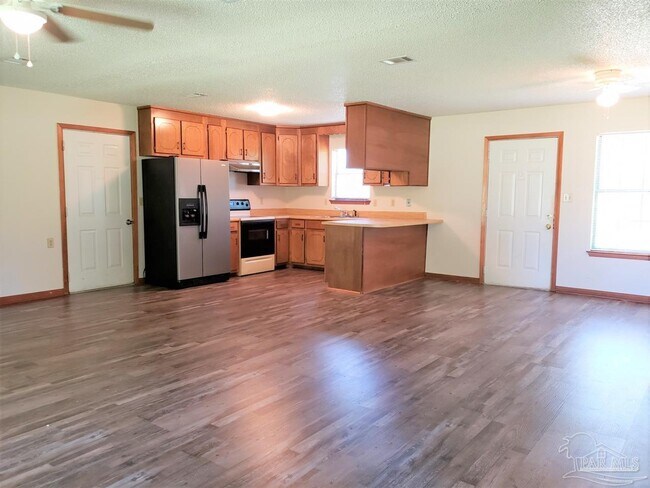 733 Neal Rd in Cantonment, FL - Building Photo - Building Photo