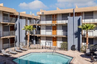 The Loreto Apartments in Phoenix, AZ - Building Photo - Building Photo