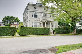 20 Berkeley Ave in Newport, RI - Building Photo
