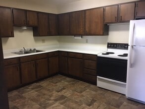 425 8th Ave NE, Unit 4 in Watertown, SD - Building Photo - Building Photo