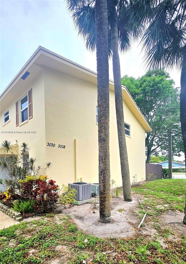 3038 NW 69th Ct in Fort Lauderdale, FL - Foto de edificio - Building Photo