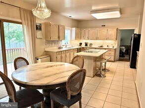 2 Royal Dominion Ct in Bethesda, MD - Building Photo - Building Photo