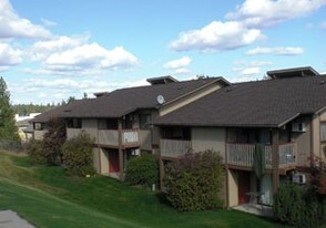 2424 University Place in Cheney, WA - Building Photo