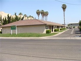 221 E Coolidge Ave in Modesto, CA - Foto de edificio - Other