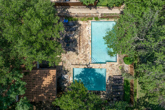 Lifescape Villas in Dallas, TX - Building Photo - Building Photo