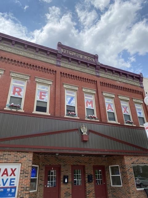 110 S Meridian St in Winchester, IN - Building Photo