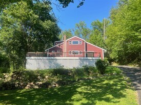 9 William Puckey Dr in Cortlandt Manor, NY - Building Photo