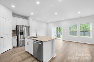 4337 Smt Wds Dr in Charlotte, NC - Building Photo - Building Photo