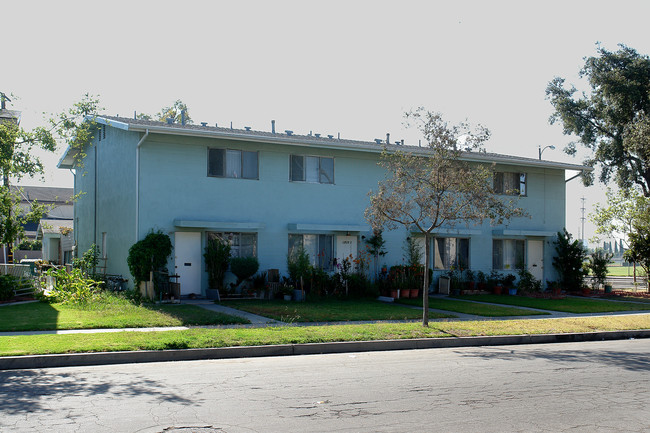 2729 S Rosewood Ave in Santa Ana, CA - Building Photo - Building Photo