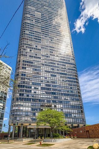 5415 N Sheridan Rd in Chicago, IL - Foto de edificio - Building Photo