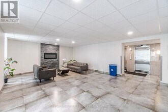 3065-3065 Queen Frederica Dr in Mississauga, ON - Building Photo - Building Photo