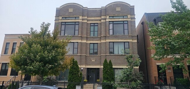 property at 3323 S Prairie Ave