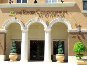 651 Okeechobee Blvd, Unit PH 1204 in West Palm Beach, FL - Building Photo - Building Photo