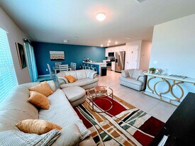 13680 Drysdale Ave in Port Charlotte, FL - Building Photo