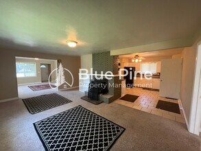 405 S Park Ave in Shelley, ID - Building Photo - Building Photo