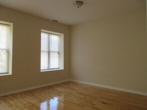 3807 W Hirsch St, Unit 2 in Chicago, IL - Foto de edificio - Building Photo