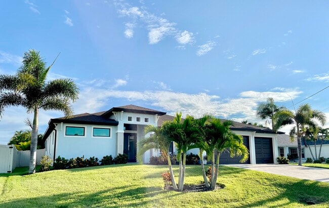 1212 SW 38th St in Cape Coral, FL - Building Photo - Building Photo