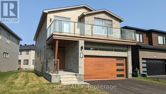 813 Crossgate St in Ottawa, ON - Building Photo