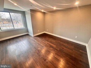 3255 Ridge Ave in Philadelphia, PA - Foto de edificio - Building Photo