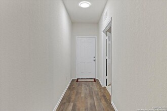 808 Beacon Hts in Seguin, TX - Foto de edificio - Building Photo