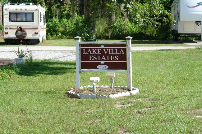 560 Us-17-92 in Debary, FL - Foto de edificio - Building Photo