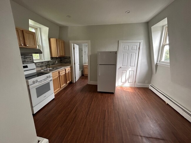 87 Pool St, Unit 301 in Biddeford, ME - Foto de edificio - Building Photo