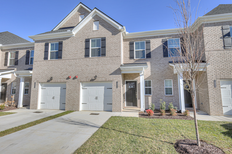 204 Douglas Bend Rd in Gallatin, TN - Building Photo