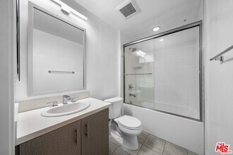 436 S Virgil Ave in Los Angeles, CA - Foto de edificio - Building Photo