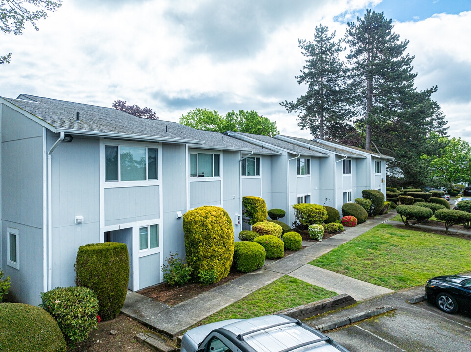 Kenthill Townhomes in Kent, WA - Building Photo