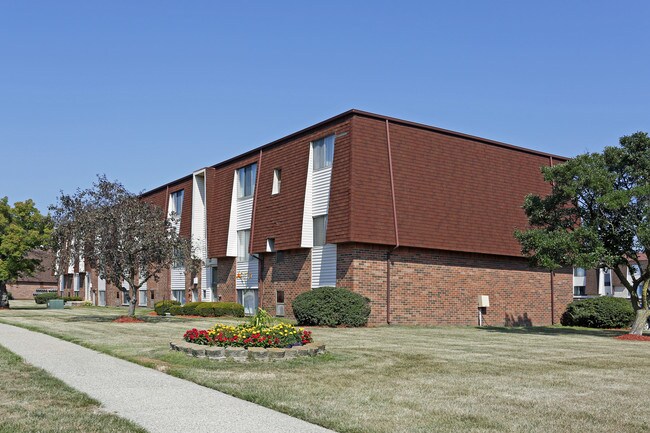 Marianne Manor Apartments in Brownstown, MI - Building Photo - Building Photo
