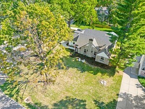 8301 Lee Blvd in Leawood, KS - Building Photo - Building Photo