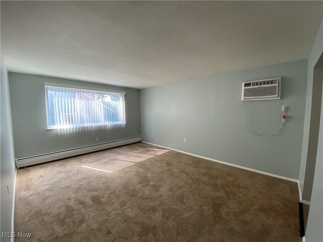 1450 Riverside Dr in Lakewood, OH - Building Photo - Building Photo