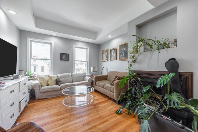 1647 N Francisco Ave, Unit 2 in Chicago, IL - Foto de edificio - Building Photo