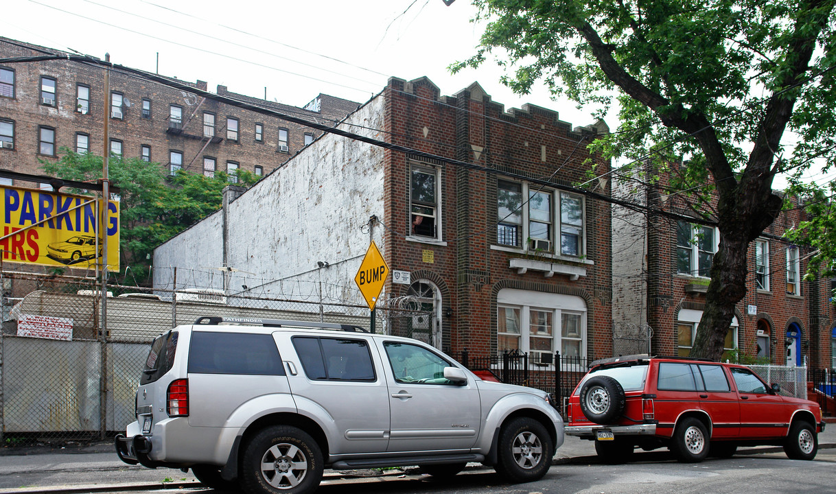 1162 Wheeler Ave in Bronx, NY - Building Photo