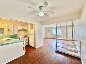 5717 McCommas Blvd in Dallas, TX - Building Photo - Building Photo