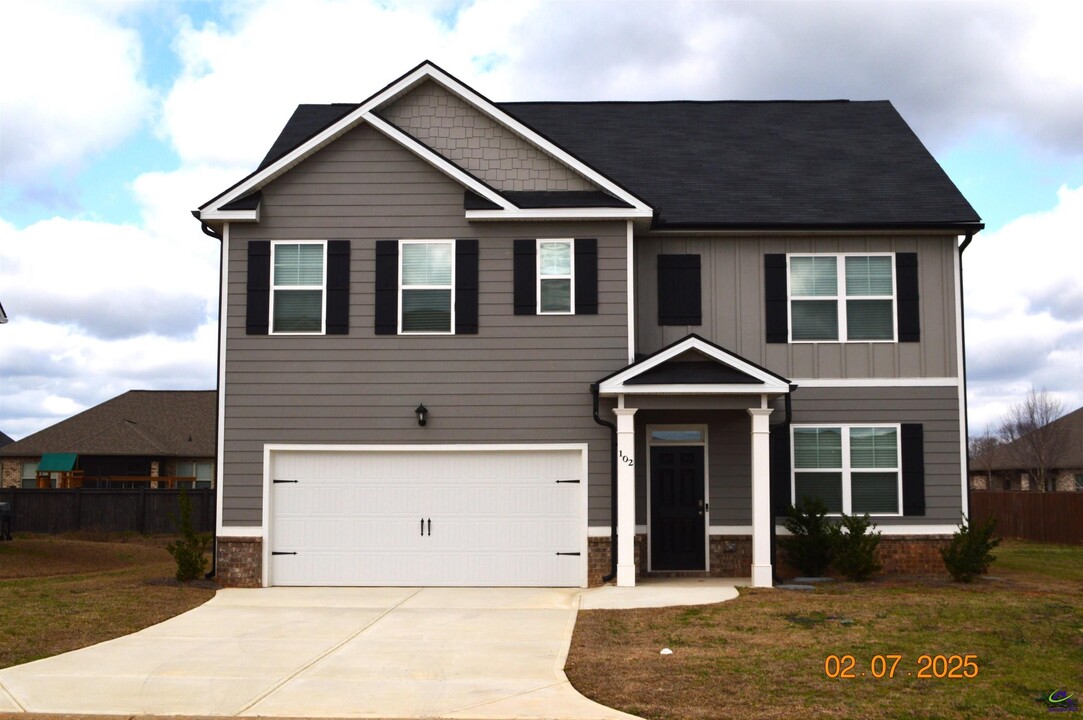 102 Farmers Wy in Perry, GA - Building Photo