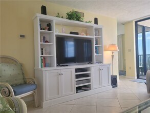 10475 Gulf Shore Dr in Naples, FL - Building Photo - Building Photo