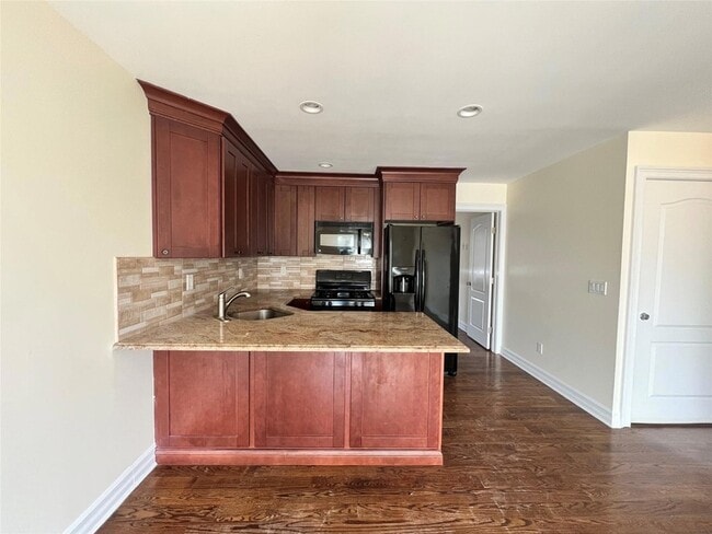316 Kimberly Pl in West Islip, NY - Building Photo - Building Photo