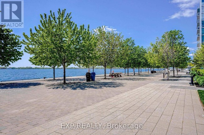 39-139 Queens Quay E