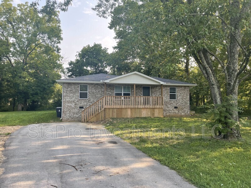 102 Bellar Dr in Goodlettsville, TN - Foto de edificio