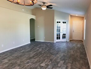 12232 Canyon Blvd in Spring Hill, FL - Building Photo - Building Photo