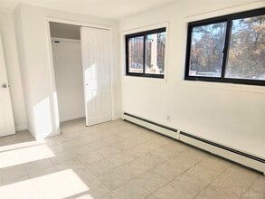 27 Gordon Ave in West Babylon, NY - Building Photo - Building Photo