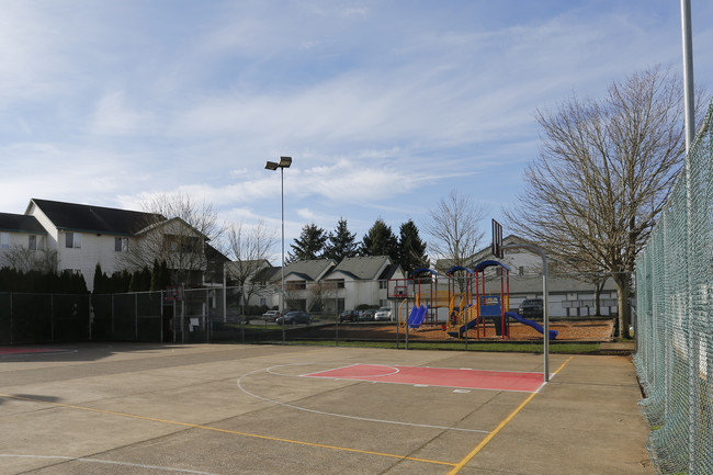 Kingsberry Heights Apartments in Oregon City, OR - Building Photo - Building Photo