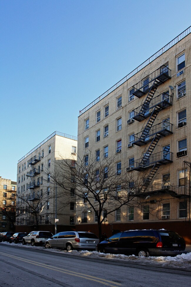 245-255 Wadsworth Ave in New York, NY - Foto de edificio - Building Photo