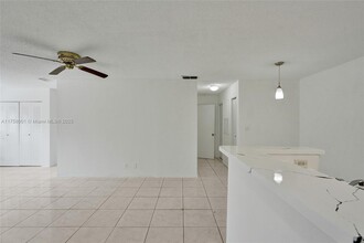 2866 S University Dr in Davie, FL - Building Photo - Building Photo