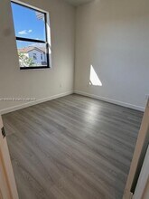 245 SW 159th Ct in Pembroke Pines, FL - Foto de edificio - Building Photo