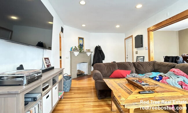 27 S Crescent Circuit in Boston, MA - Building Photo - Building Photo