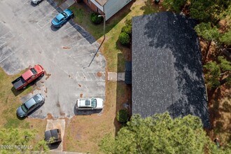 110 Ravenwood Dr-Unit -B in Jacksonville, NC - Building Photo - Building Photo
